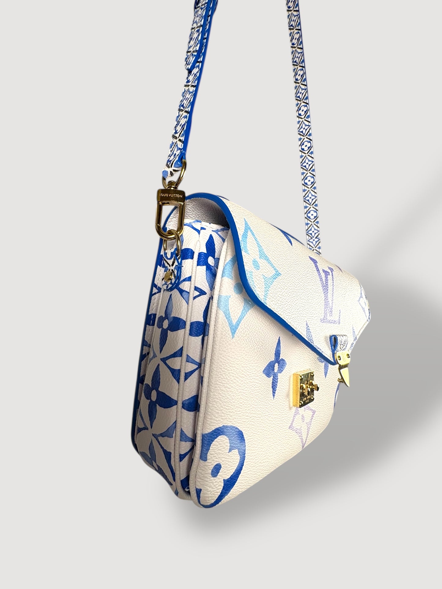 Louis Vuitton Pochette Métis By the Pool Monogram Watercolor Giant MM